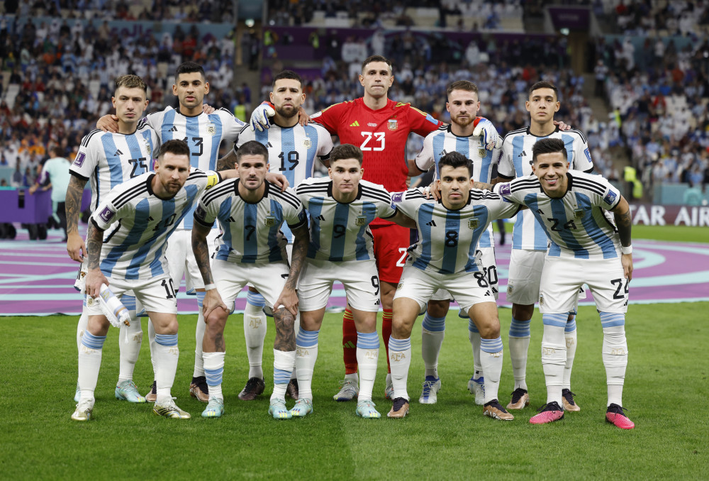 英格兰前腰之争白热化，贝林厄姆面临英超群星挑战（英格兰前腰位置竞争升温，贝林厄姆迎英超众星冲击）