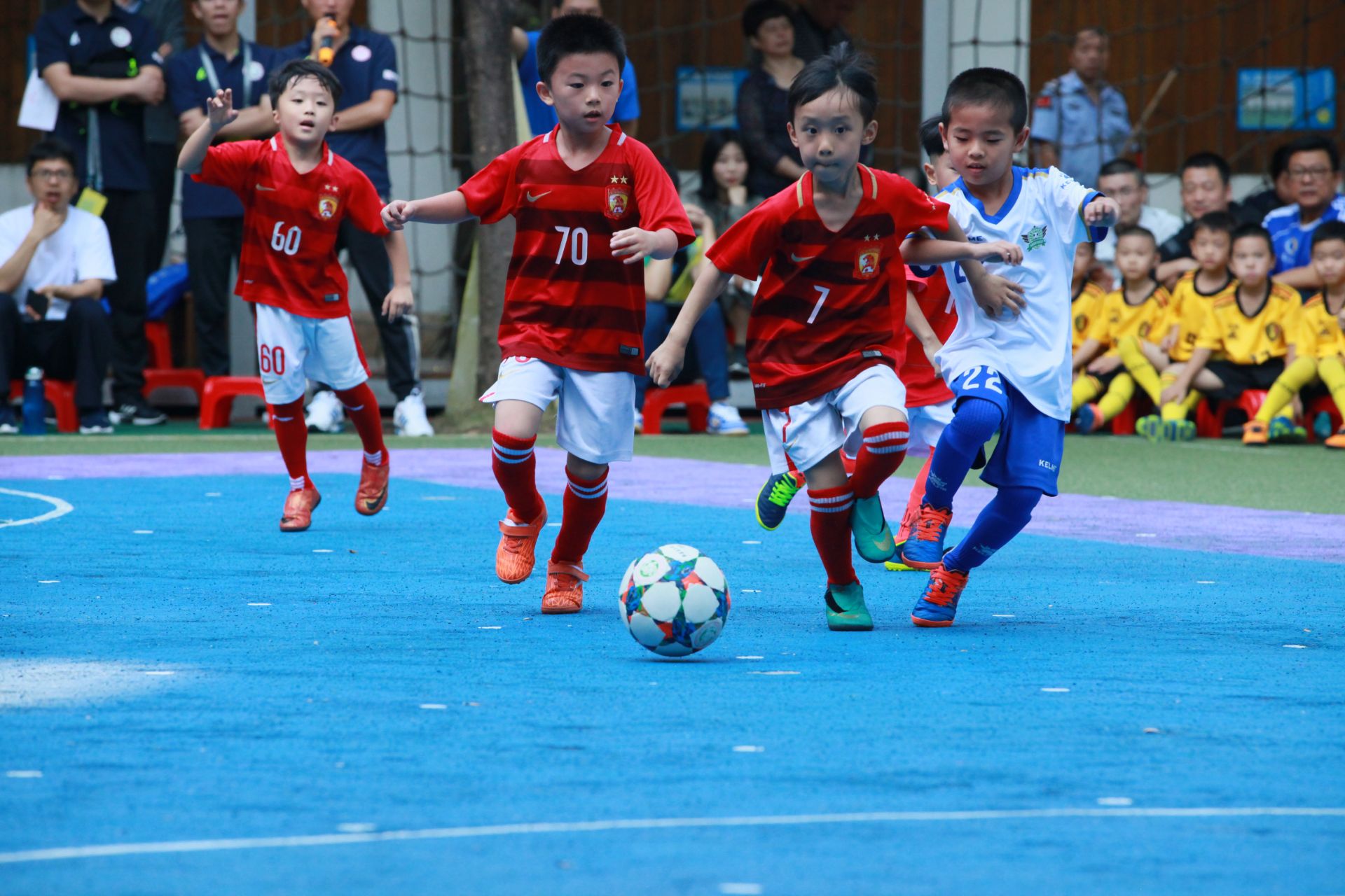 记者：斯卡洛尼将带着大力神杯参加世界杯抽签仪式