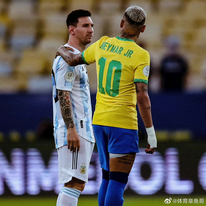 意大利上一场参加世界杯的首发11人：6人已退役，2人无球队