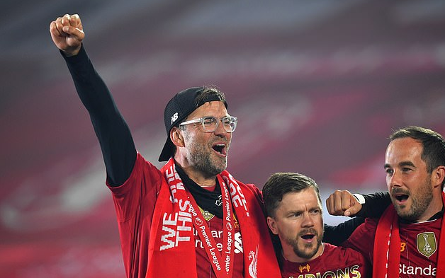 美国名记：苏亚雷斯因为无球状态下踢人被禁赛一场