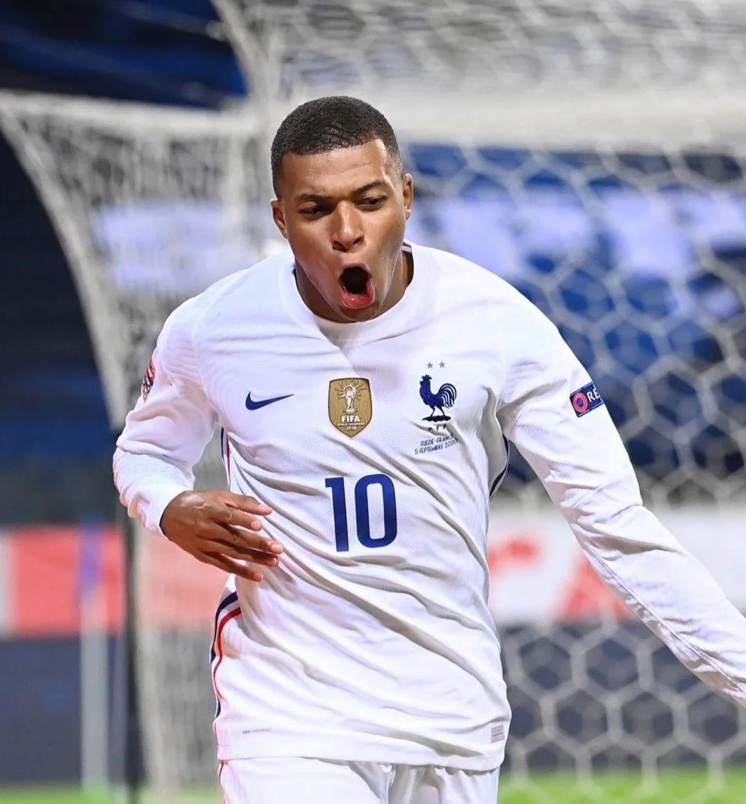 浓眉哥自责：糟糕表现让我深感愧疚（浓眉哥自我反省：低迷表现让我愧疚不已）