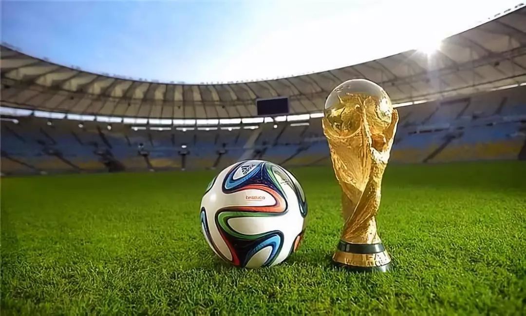 曼联在第15轮4-1大胜狼队，晋级英超第六，阿莫林有效发挥中场，布鲁诺、芒特等球员关键作用，助力球队提升排名。