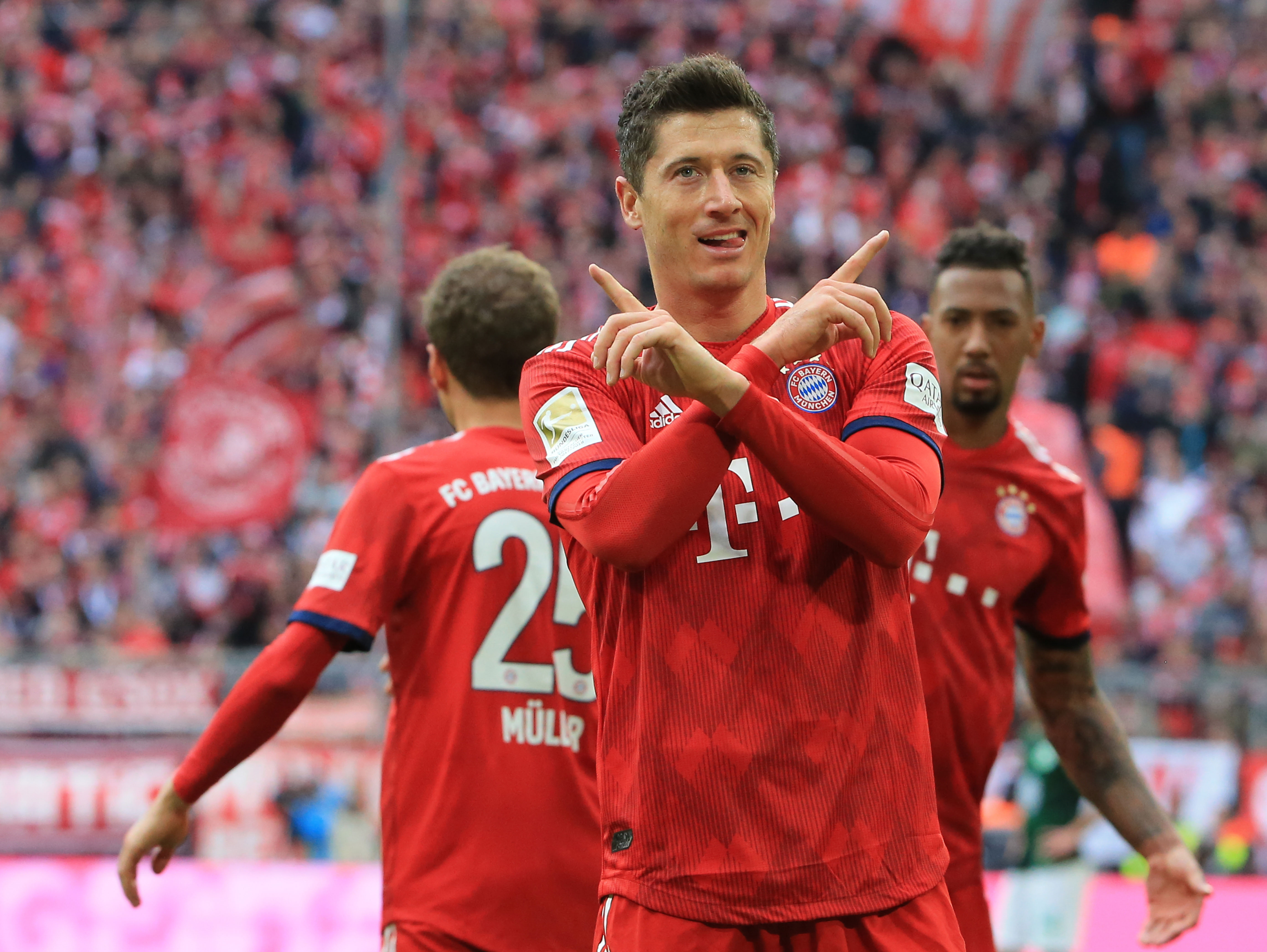 范德芬：教练赛季初希望我能进五个球；我和罗梅罗是兄弟