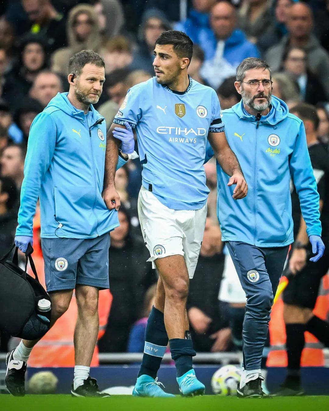 每体：拉什福德缺席了巴萨今天的训练，知情人表示他并无大碍（每体：拉什福德今日未参加巴萨训练，消息人士称无大碍）