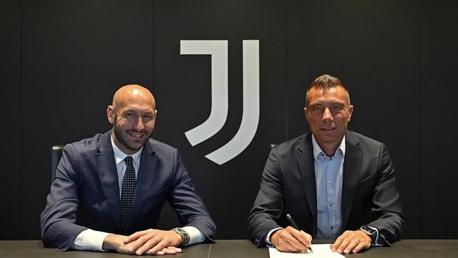 赫内斯支持废除50+1，拜仁球迷拉横幅反对：这是不可想象的