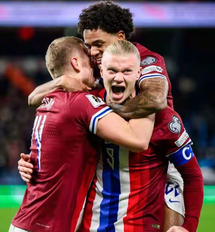 梦幻联动！齐达内晒与樊振东打乒乓球照片