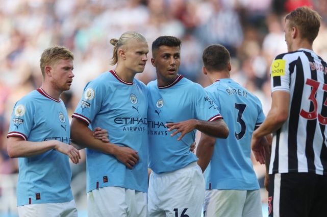 北青：约十人获国足新帅面试资格，邵佳一、李霄鹏等在列（北青：国足新帅面试名单约10人，邵佳一、李霄鹏等入围）