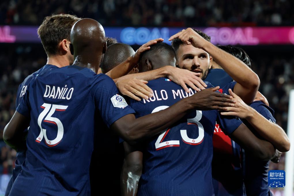 荷甲半场：范德霍恩争议破门，乌德勒支暂1-0埃因霍温（荷甲半场战报：范德霍恩争议进球，乌德勒支暂时1-0领先埃因霍温）