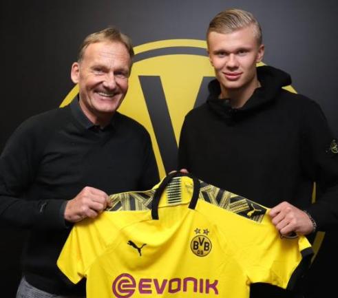 比赛中阿尔特塔挡在了波罗发界外球的路线上，双方爆发冲突