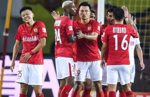 飙分高手！基昂特·乔治半场14投8中砍下24分 另有2篮板4助攻（基昂特·乔治半场火力全开：14投8中砍24分，外带2篮板4助攻）