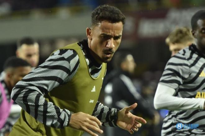 拜仁德甲霸主地位持续巩固（拜仁在德甲的统治优势日益稳固）