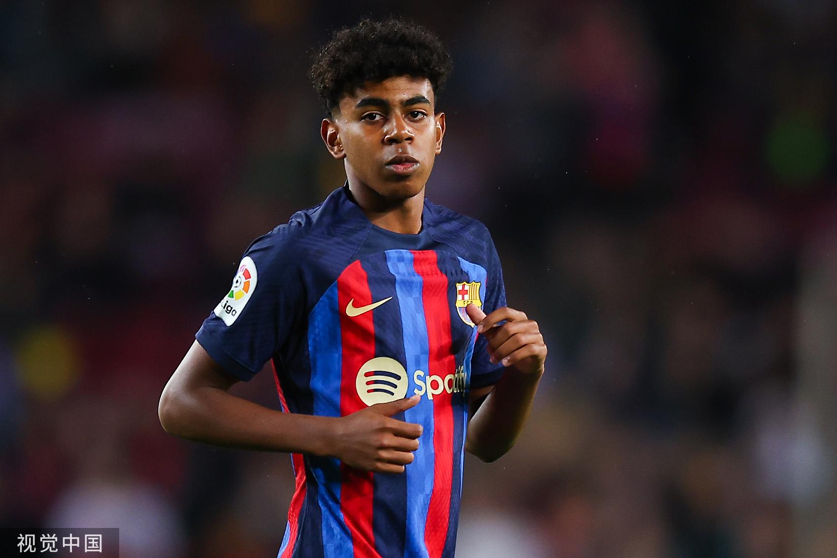 今年上海双雄争冠战启用外籍裁判，去年的主裁为傅明、李海新