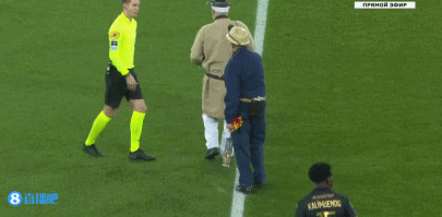 完成英格兰成年代表队首秀，夸安萨获赠纪念帽